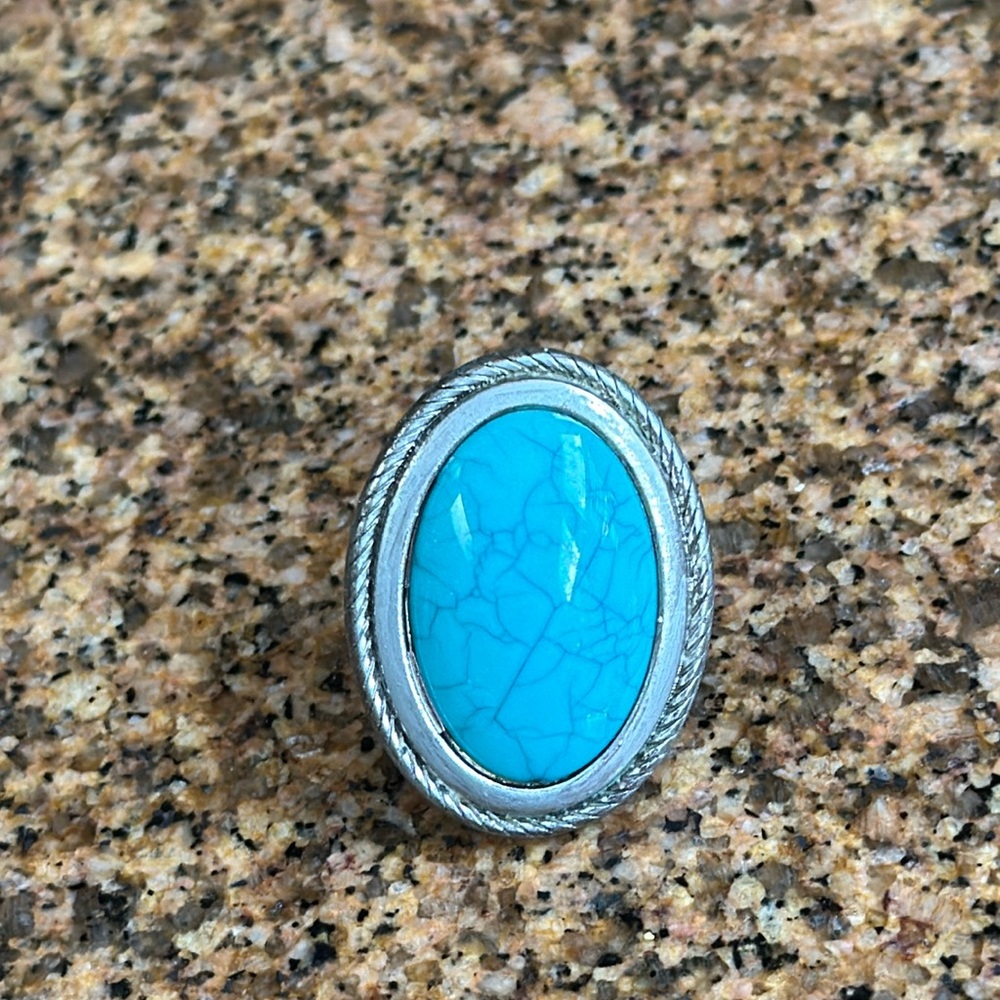 Turquoise and silver fashion ring. This is a faux piece in EUC. Size 7.